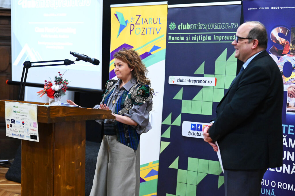 Foto - Cecilia Ianachis, Fondator