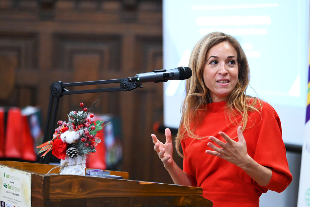 Foto - Alexandra Postelnicu, Fondator