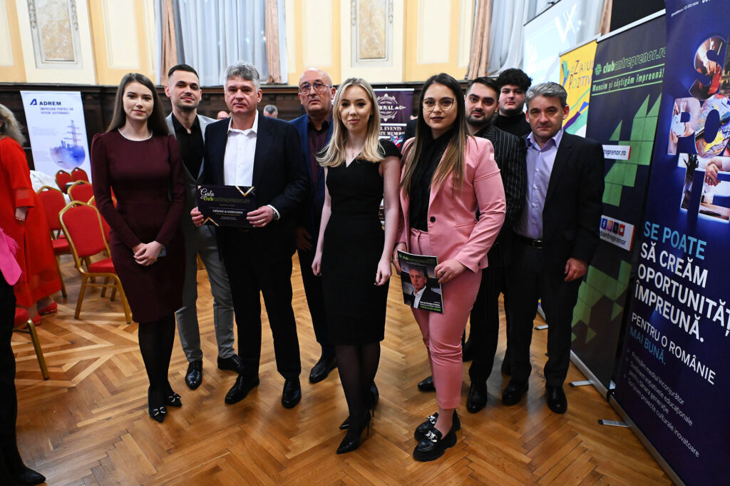 Foto cu echipa - CRÂZNIC & ASSOCIATES